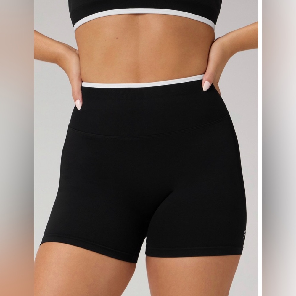 Seamless Scrunch 4'' Short